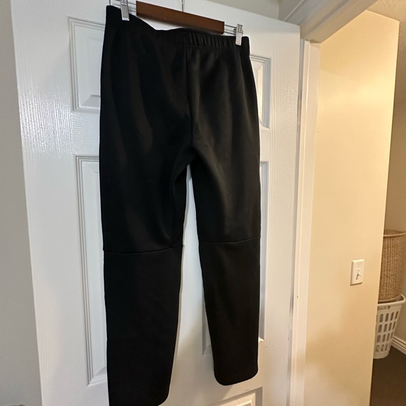 NIKE SPORT-WEAR PLANTS - Picture 5 of 9